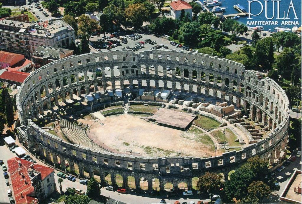 Pola Romana Exterior photo
